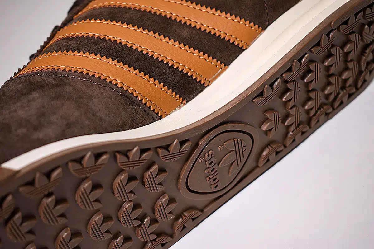 Adidas AS520 Originals trainers Brown <span class="prodcode"><br>GW8800</span> Adidas AS520 Originals trainers Brown <span class="prodcode"><br>GW8800</span>