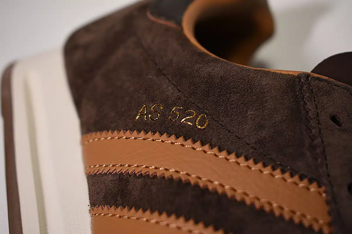 Adidas AS520 Originals trainers Brown <span class="prodcode"><br>GW8800</span> Adidas AS520 Originals trainers Brown <span class="prodcode"><br>GW8800</span>