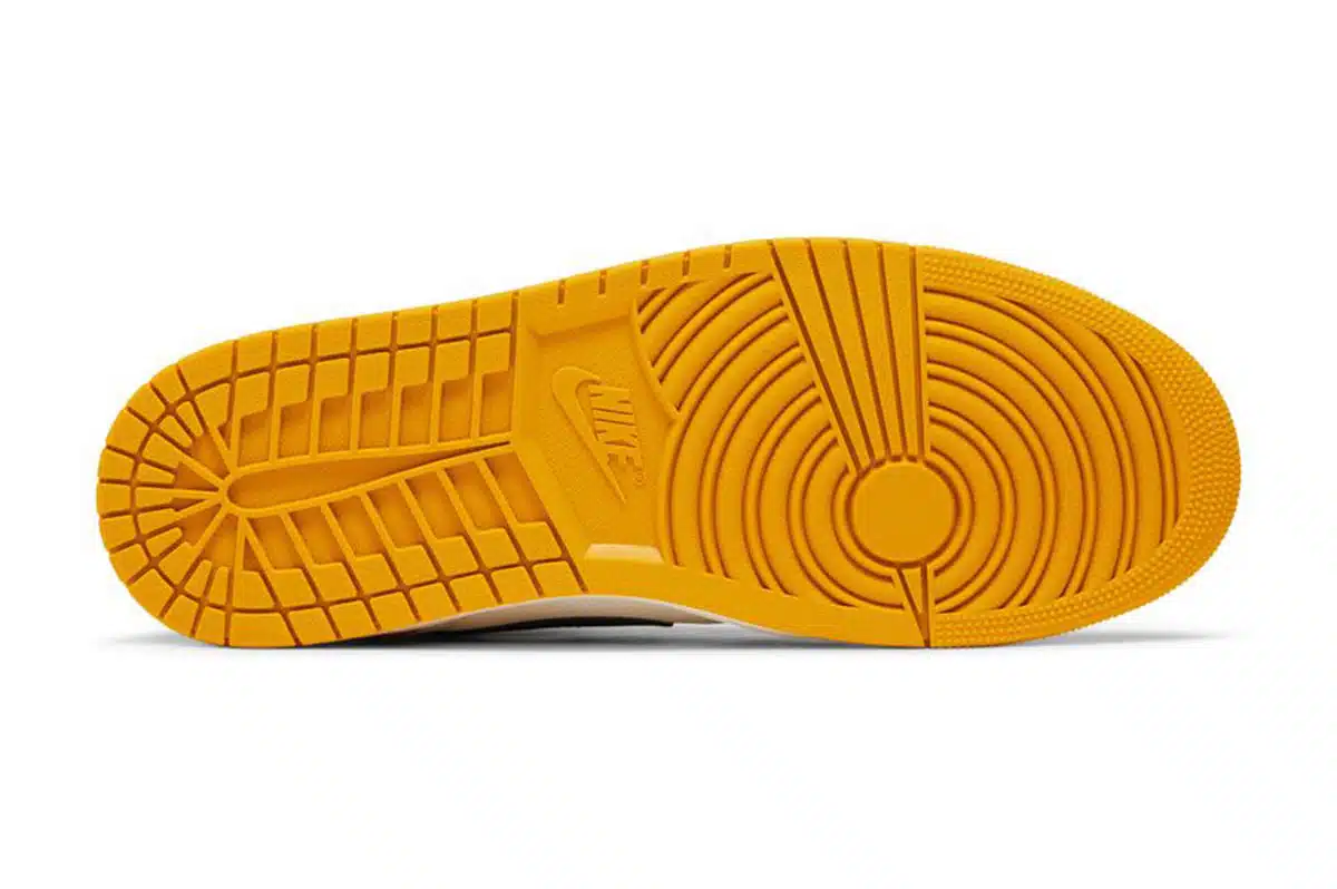 Nike Air Jordan 1 Retro High OG Yellow Ochre Womens Trainers <span class="prodcode"><br>DZ5485-701</span> Nike Air Jordan 1 Retro High OG Yellow Ochre Womens Trainers <span class="prodcode"><br>DZ5485-701</span>