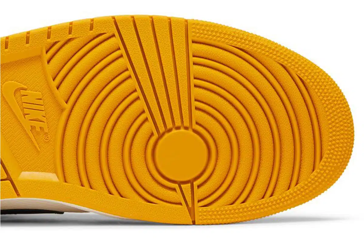 Nike Air Jordan 1 Retro High OG Yellow Ochre Womens Trainers <span class="prodcode"><br>DZ5485-701</span> Nike Air Jordan 1 Retro High OG Yellow Ochre Womens Trainers <span class="prodcode"><br>DZ5485-701</span>